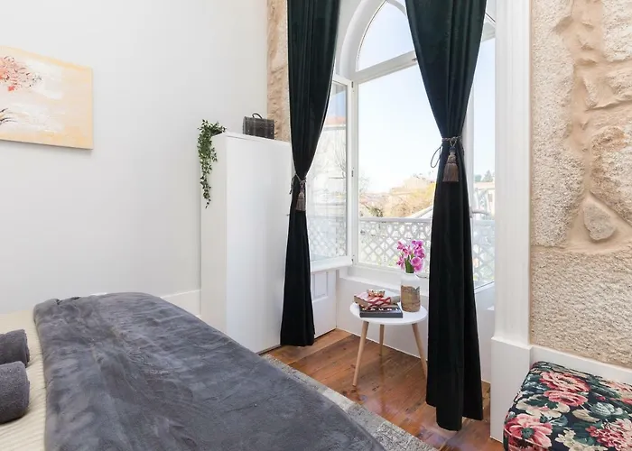 Host Wise - Charming Flat With Netflix - River View Apartman