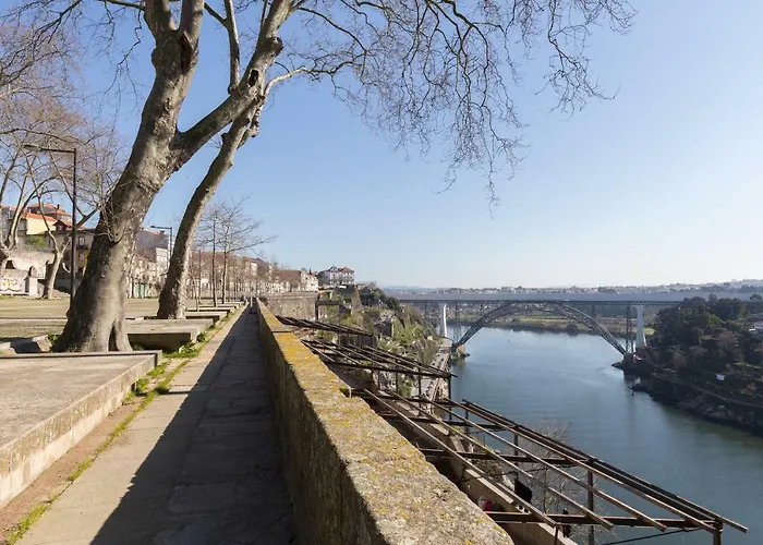 Host Wise - Charming Flat With Netflix - River View Apartman *