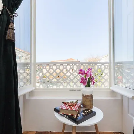 Host Wise - Charming Flat With Netflix - River View * פורטו