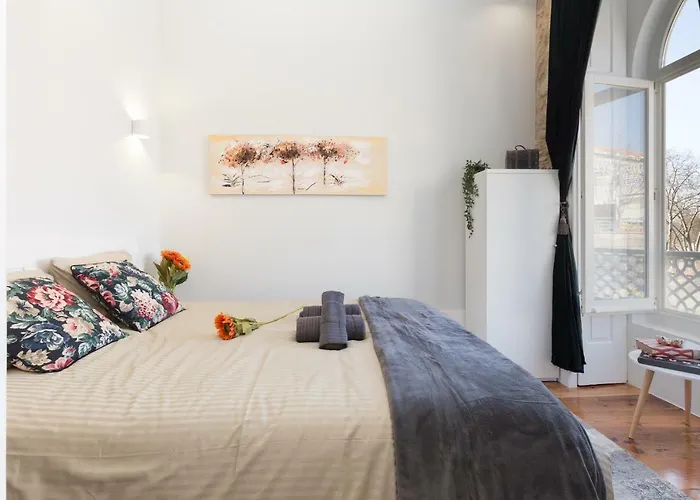 Host Wise - Charming Flat With Netflix - River View *