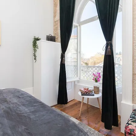 Host Wise - Charming Flat With Netflix - River View Apartment