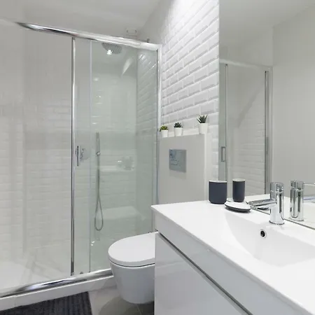 Host Wise - Charming Flat With Netflix - River View